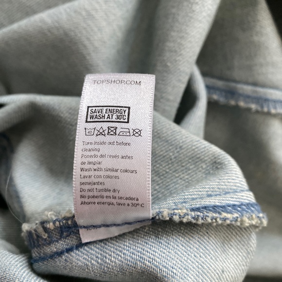 Topshop Jean skirt with front floral embroidered pockets with snaps. Size 6 - Picture 16 of 16